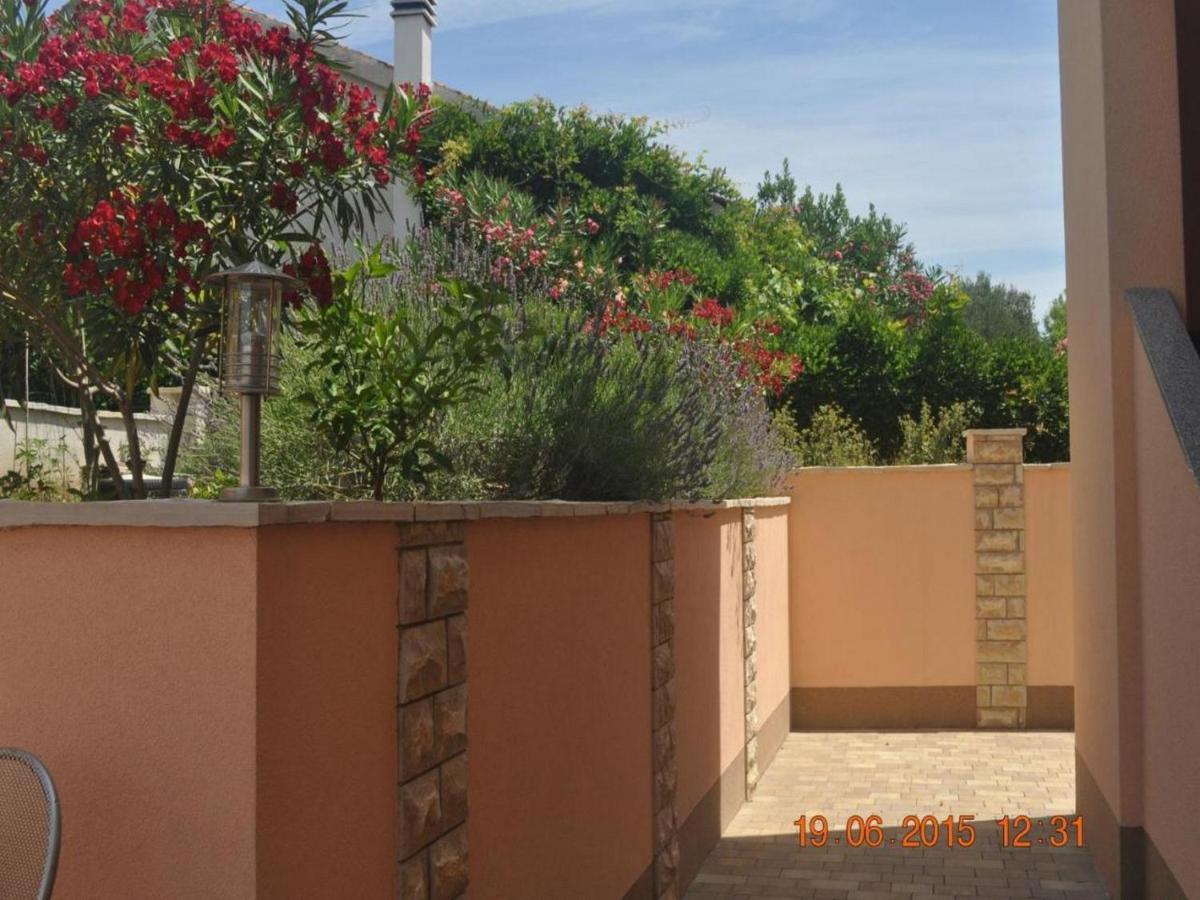 Apartments Vala Vinisce Exterior photo